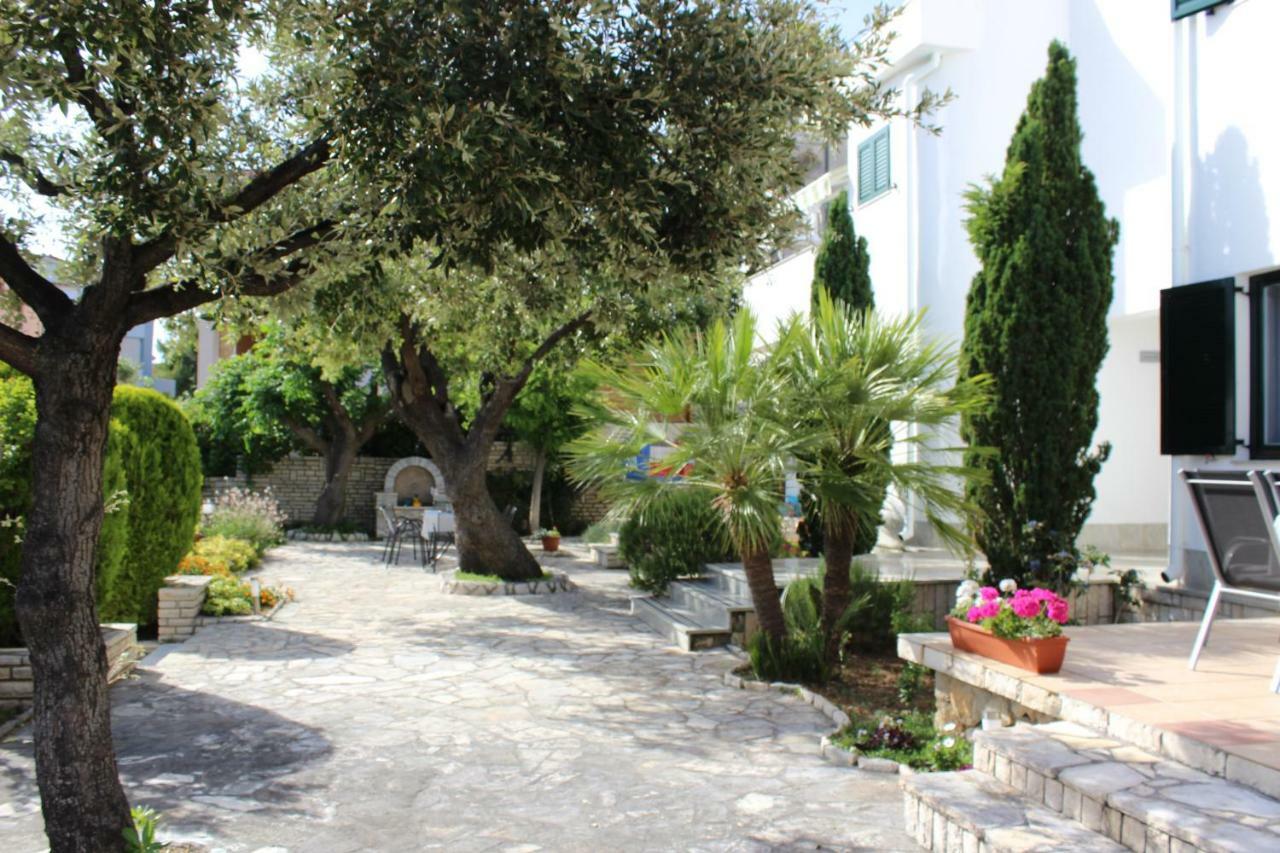 Apartments Culjak Rab Раб Екстериор снимка